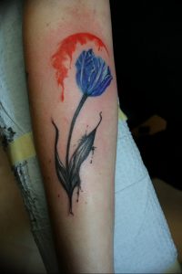 фото тату тюльпан 06.04.2019 №066 - tattoo tulip - tattoo-photo.ru