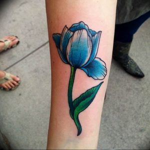 фото тату тюльпан 06.04.2019 №076 - tattoo tulip - tattoo-photo.ru