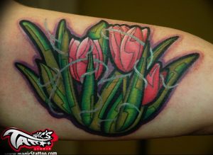 фото тату тюльпан 06.04.2019 №082 - tattoo tulip - tattoo-photo.ru