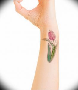 фото тату тюльпан 06.04.2019 №088 - tattoo tulip - tattoo-photo.ru
