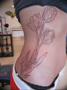 фото тату тюльпан 06.04.2019 №089 - tattoo tulip - tattoo-photo.ru