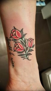 фото тату тюльпан 06.04.2019 №096 - tattoo tulip - tattoo-photo.ru