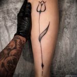 фото тату тюльпан идея рисунка 06.04.2019 №001 - tulip tattoo - tattoo-photo.ru