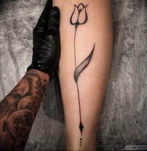 фото тату тюльпан идея рисунка 06.04.2019 №001 - tulip tattoo - tattoo-photo.ru
