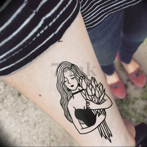 фото тату тюльпан идея рисунка 06.04.2019 №013 - tulip tattoo - tattoo-photo.ru