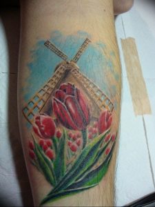 фото тату тюльпан идея рисунка 06.04.2019 №021 - tulip tattoo - tattoo-photo.ru