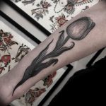 фото тату тюльпан идея рисунка 06.04.2019 №023 - tulip tattoo - tattoo-photo.ru