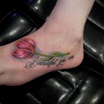 фото тату тюльпан на ноге 06.04.2019 №001 - tattoo tulip on foot - tattoo-photo.ru