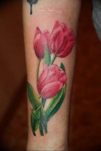 фото тату тюльпан на ноге 06.04.2019 №008 - tattoo tulip on foot - tattoo-photo.ru