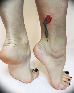 фото тату тюльпан на ноге 06.04.2019 №011 - tattoo tulip on foot - tattoo-photo.ru
