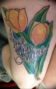 фото тату тюльпан на ноге 06.04.2019 №014 - tattoo tulip on foot - tattoo-photo.ru