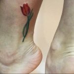 фото тату тюльпан на ноге 06.04.2019 №020 - tattoo tulip on foot - tattoo-photo.ru