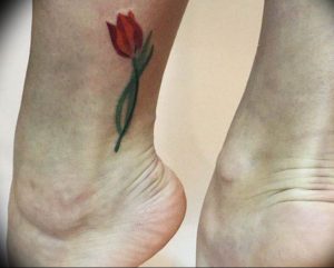фото тату тюльпан на ноге 06.04.2019 №020 - tattoo tulip on foot - tattoo-photo.ru