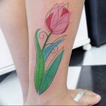 фото тату тюльпан на ноге 06.04.2019 №022 - tattoo tulip on foot - tattoo-photo.ru