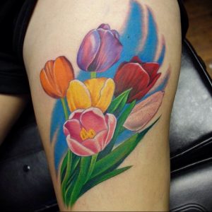 фото тату тюльпан на ноге 06.04.2019 №025 - tattoo tulip on foot - tattoo-photo.ru