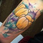 фото тату тюльпан на руке 06.04.2019 №015 - tattoo tulip on hand - tattoo-photo.ru