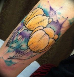 фото тату тюльпан на руке 06.04.2019 №015 - tattoo tulip on hand - tattoo-photo.ru