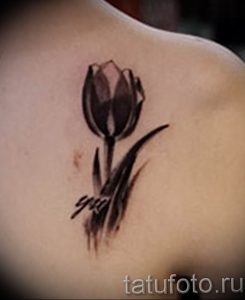 фото тату цветок тюльпана 06.04.2019 №003 - tulip tattoo - tattoo-photo.ru