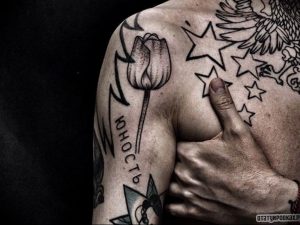 фото тату цветок тюльпана 06.04.2019 №008 - tulip tattoo - tattoo-photo.ru