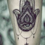 фото хамса оберег тату 03.04.2019 №001 - hamsa charm tattoo - tattoo-photo.ru