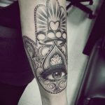 фото хамса оберег тату 03.04.2019 №002 - hamsa charm tattoo - tattoo-photo.ru