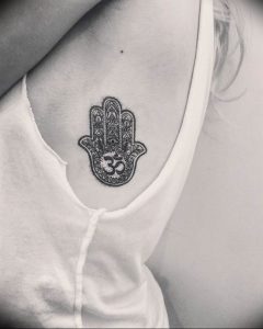 фото хамса оберег тату 03.04.2019 №009 - hamsa charm tattoo - tattoo-photo.ru