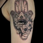 фото хамса оберег тату 03.04.2019 №015 - hamsa charm tattoo - tattoo-photo.ru