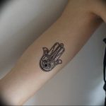 фото хамса оберег тату 03.04.2019 №022 - hamsa charm tattoo - tattoo-photo.ru