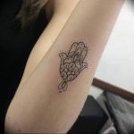 фото хамса оберег тату 03.04.2019 №030 - hamsa charm tattoo - tattoo-photo.ru