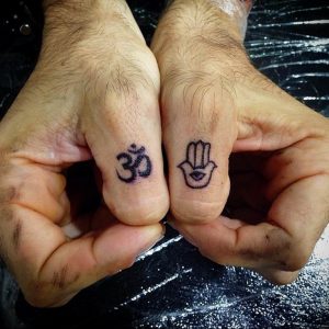 фото хамса оберег тату 03.04.2019 №034 - hamsa charm tattoo - tattoo-photo.ru