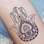 фото хамса оберег тату 03.04.2019 №036 - hamsa charm tattoo - tattoo-photo.ru