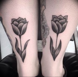 фото черный тюльпан тату 06.04.2019 №001 - black tulip tattoo - tattoo-photo.ru