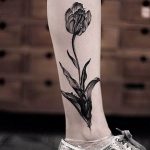 фото черный тюльпан тату 06.04.2019 №002 - black tulip tattoo - tattoo-photo.ru