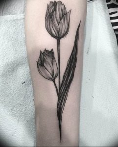 фото черный тюльпан тату 06.04.2019 №010 - black tulip tattoo - tattoo-photo.ru