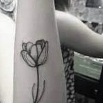 фото черный тюльпан тату 06.04.2019 №015 - black tulip tattoo - tattoo-photo.ru