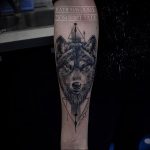 Фото тату волк 20.05.2019 №184 - photo tattoo wolf - tattoo-photo.ru