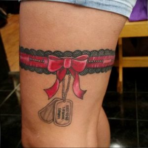 Фото тату подвязка для чулков 20.05.2019 №332 - photo tattoo garter - tattoo-photo.ru