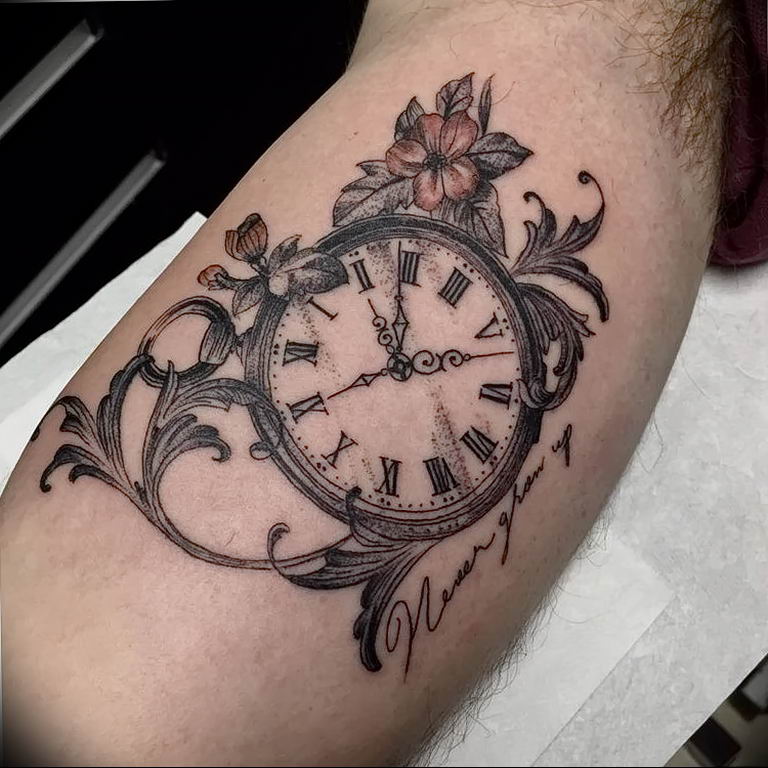 Татуировка часы легкач