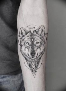 Фото тату волк 20.05.2019 №077 - photo tattoo wolf - tattoo-photo.ru