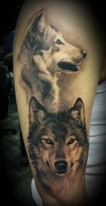 Фото тату волк 20.05.2019 №103 - photo tattoo wolf - tattoo-photo.ru