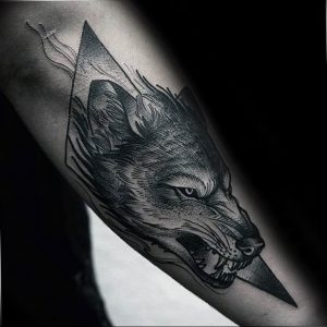 Фото тату волк 20.05.2019 №395 - photo tattoo wolf - tattoo-photo.ru
