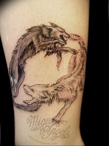 Фото тату волк 20.05.2019 №424 - photo tattoo wolf - tattoo-photo.ru