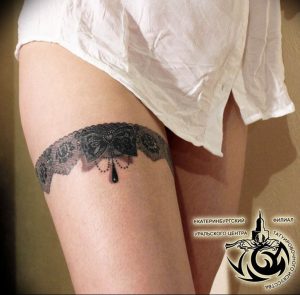 Фото тату подвязка для чулков 20.05.2019 №006 - photo tattoo garter - tattoo-photo.ru