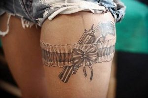 Фото тату подвязка для чулков 20.05.2019 №012 - photo tattoo garter - tattoo-photo.ru