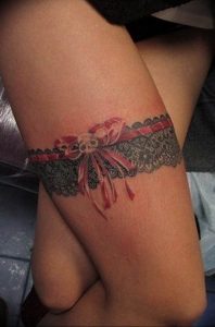 Фото тату подвязка для чулков 20.05.2019 №017 - photo tattoo garter - tattoo-photo.ru