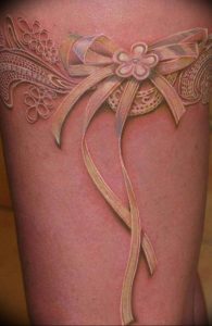 Фото тату подвязка для чулков 20.05.2019 №027 - photo tattoo garter - tattoo-photo.ru