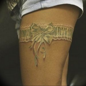 Фото тату подвязка для чулков 20.05.2019 №083 - photo tattoo garter - tattoo-photo.ru