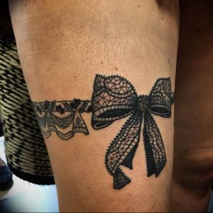 Фото тату подвязка для чулков 20.05.2019 №246 - photo tattoo garter - tattoo-photo.ru