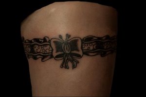 Фото тату подвязка для чулков 20.05.2019 №298 - photo tattoo garter - tattoo-photo.ru