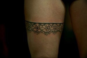 Фото тату подвязка для чулков 20.05.2019 №315 - photo tattoo garter - tattoo-photo.ru